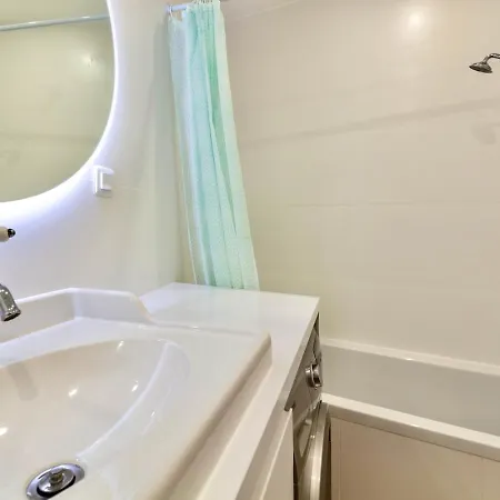 Appartamento 16th 2 Bedrooms Near Eiffel Tower Renovated Balcony 2-4 Person Parigi