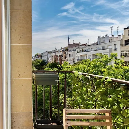 16th 2 Bedrooms Near Eiffel Tower Renovated Balcony 2-4 Person * Parigi