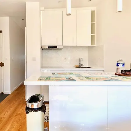 16th 2 Bedrooms Near Eiffel Tower Renovated Balcony 2-4 Person * Parigi